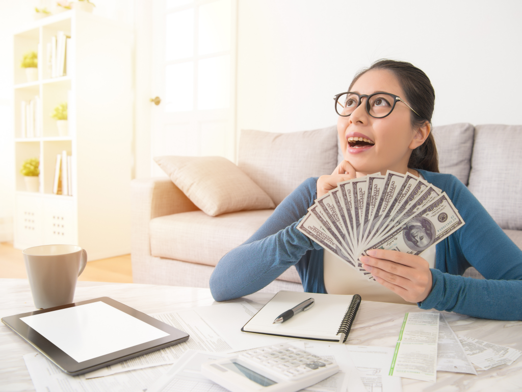 Pros and Cons of Paying your Nanny "Under the Table"